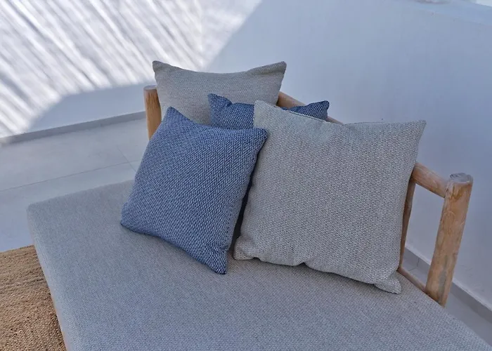 Villa The Bright And Elegant Akira Naousa